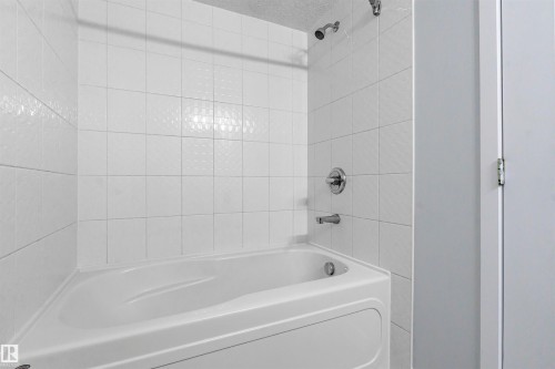 208 107 Watt Common, Edmonton, AB - Indoor Photo Showing Bathroom