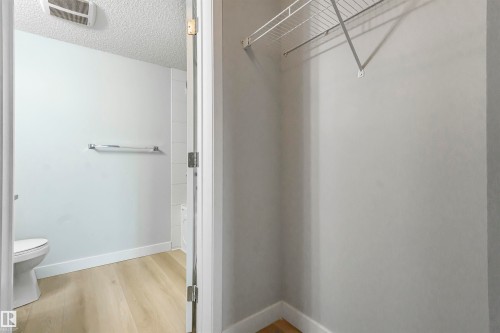 208 107 Watt Common, Edmonton, AB - Indoor Photo Showing Bathroom