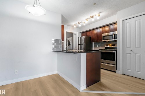 208 107 Watt Common, Edmonton, AB - Indoor Photo Showing Kitchen