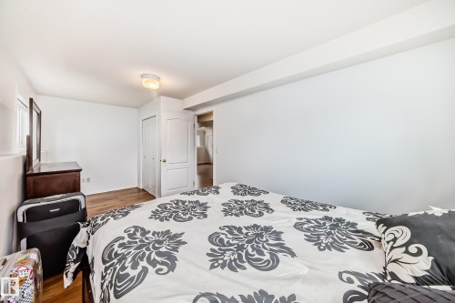 8317 160A Avenue, Edmonton, AB 