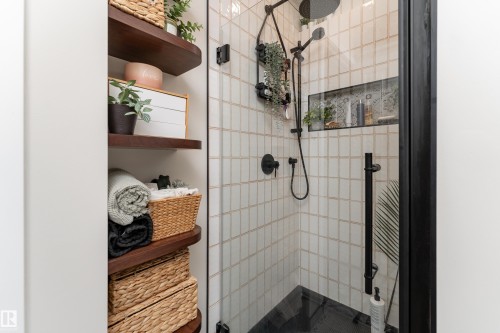 Custom upgraded ensuite with black-framed glass shower enclosure and tiled-niche - 5964 South Terwillegar Boulevard, Edmonton, AB 