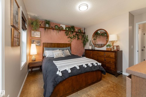 Primary suite with cork flooring - 5964 South Terwillegar Boulevard, Edmonton, AB 