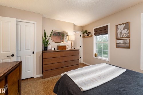 Walk-in closet in primary - 5964 South Terwillegar Boulevard, Edmonton, AB 