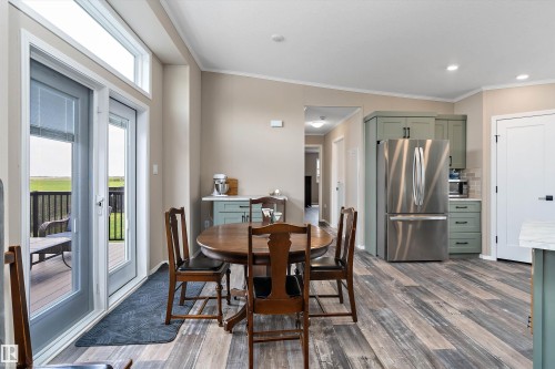 86 Meadowview Road, Morinville, AB - Indoor Photo Showing Dining Room