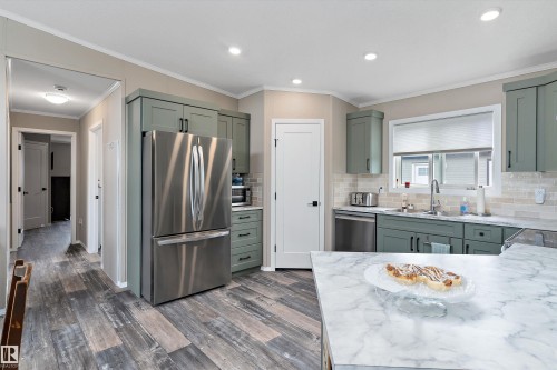 86 Meadowview Road, Morinville, AB - Indoor Photo Showing Kitchen