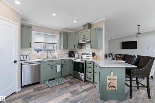 86 Meadowview Road, Morinville, AB - Indoor Photo Showing Kitchen