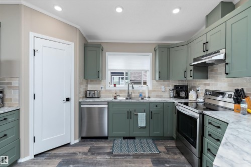 86 Meadowview Road, Morinville, AB - Indoor Photo Showing Kitchen With Double Sink