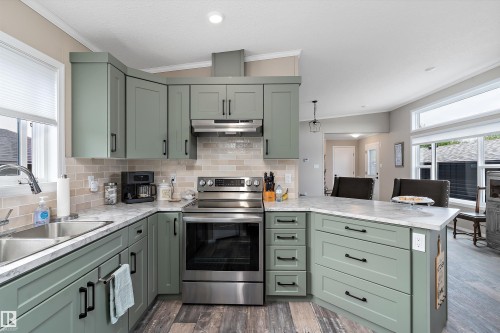 86 Meadowview Road, Morinville, AB - Indoor Photo Showing Kitchen