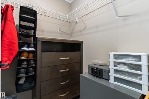 86 Meadowview Road, Morinville, AB - Indoor With Storage