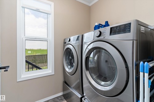 86 Meadowview Road, Morinville, AB - Indoor Photo Showing Laundry Room