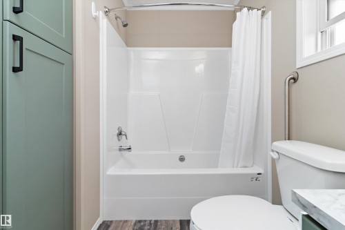 86 Meadowview Road, Morinville, AB - Indoor Photo Showing Bathroom