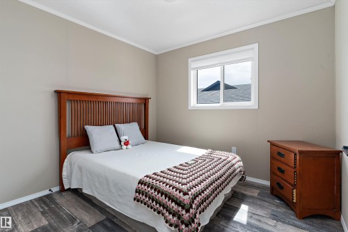 86 Meadowview Road, Morinville, AB - Indoor Photo Showing Bedroom