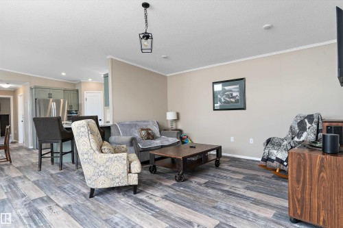 86 Meadowview Road, Morinville, AB - Indoor Photo Showing Living Room