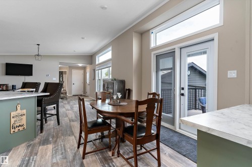 86 Meadowview Road, Morinville, AB - Indoor Photo Showing Dining Room