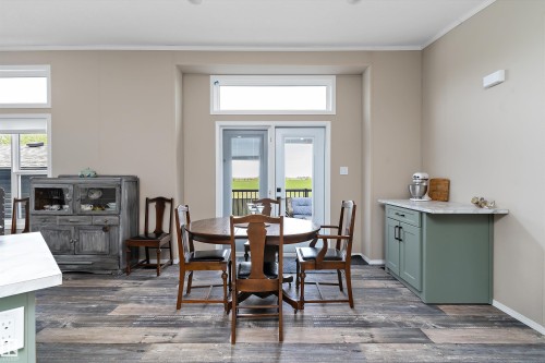 86 Meadowview Road, Morinville, AB - Indoor Photo Showing Dining Room