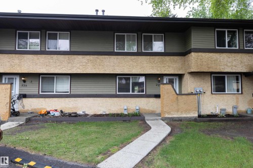 227 Woodbridge Way   Sherwood Park, AB T8A 3Y3