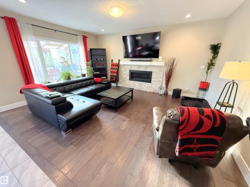 23 Dillworth Crescent, Spruce Grove, AB 