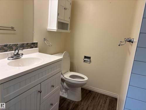 Vanity with integrated sink, chrome faucet, and contrasting chevron tile backsplash - 51 Glenmore Crescent, St. Albert, AB 