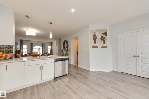 #66- 723 172 Street Sw, Edmonton, AB - Indoor Photo Showing Kitchen