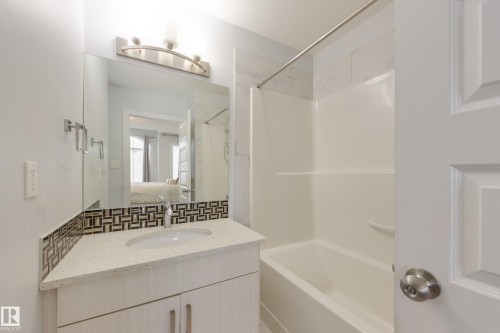 #66- 723 172 Street Sw, Edmonton, AB - Indoor Photo Showing Bathroom