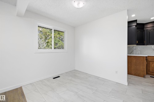 22 Huron Drive, Leduc, AB - Indoor Photo Showing Other Room