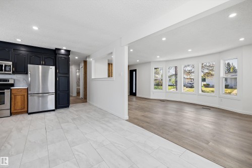 22 Huron Drive, Leduc, AB - Indoor Photo Showing Kitchen