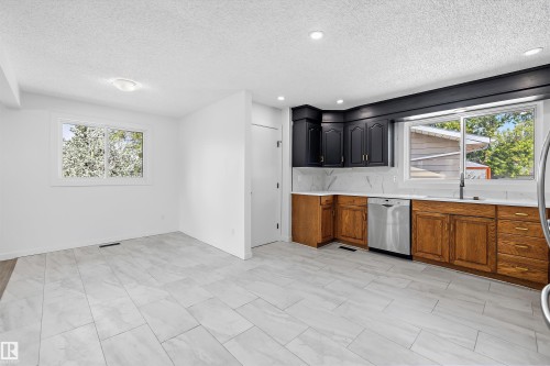 22 Huron Drive, Leduc, AB - Indoor Photo Showing Kitchen