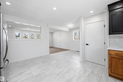22 Huron Drive, Leduc, AB - Indoor Photo Showing Kitchen