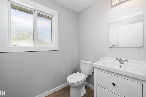 22 Huron Drive, Leduc, AB - Indoor Photo Showing Bathroom