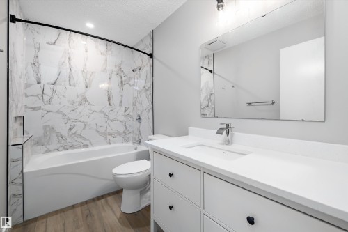 22 Huron Drive, Leduc, AB - Indoor Photo Showing Bathroom