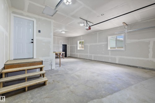 22 Huron Drive, Leduc, AB - Indoor Photo Showing Garage