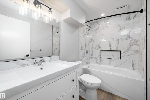 22 Huron Drive, Leduc, AB - Indoor Photo Showing Bathroom