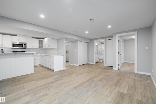 22 Huron Drive, Leduc, AB - Indoor Photo Showing Kitchen
