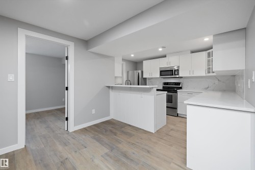 22 Huron Drive, Leduc, AB - Indoor Photo Showing Kitchen