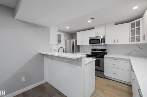 22 Huron Drive, Leduc, AB - Indoor Photo Showing Kitchen