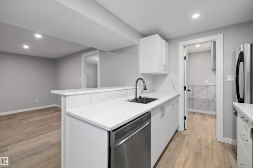 22 Huron Drive, Leduc, AB - Indoor Photo Showing Kitchen