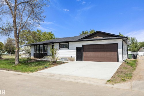 22 Huron Drive, Leduc, AB - Outdoor