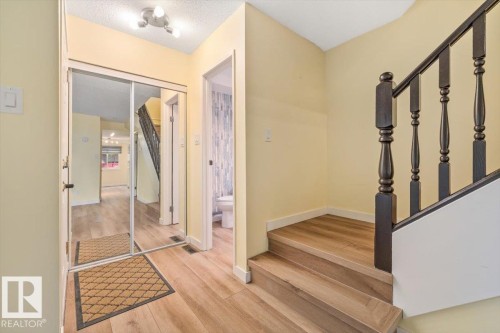 5327 Hill View Crescent, Edmonton, AB 