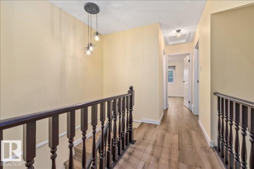 5327 Hill View Crescent, Edmonton, AB 