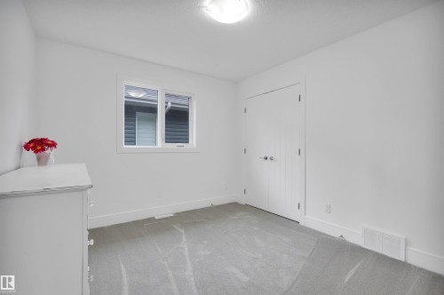 Room featuring white walls, light gray carpet flooring, and white trim - 3898 Robins Crescent, Edmonton, AB 