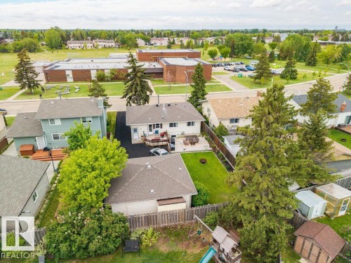 Property with expansive green spaces and mature trees - 17932 93 Avenue, Edmonton, AB 