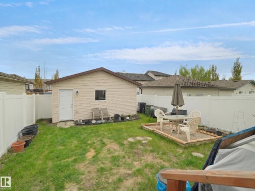 Detached outbuilding with vinyl siding and a dark brown roof - 15511 45 Street, Edmonton, AB - Outdoor