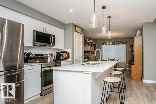 1537 Sandstone Boulevard, Sherwood Park, AB - Indoor Photo Showing Kitchen With Upgraded Kitchen