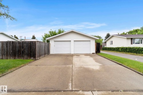 4702 50 Avenue, Beaumont, AB 