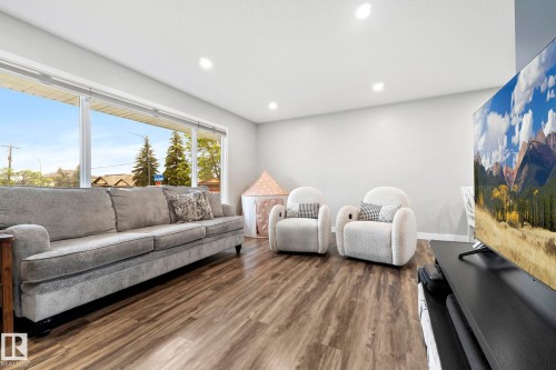 4702 50 Avenue, Beaumont, AB 