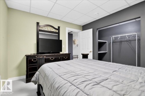 Interior room featuring light green and charcoal accent walls - 5019 48 Avenue, Chipman, AB - Indoor Photo Showing Bedroom