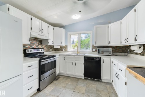 6 Hillcrest Drive, Edmonton, AB - Indoor Photo Showing Kitchen With Double Sink