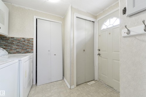 6 Hillcrest Drive, Edmonton, AB - Indoor Photo Showing Other Room