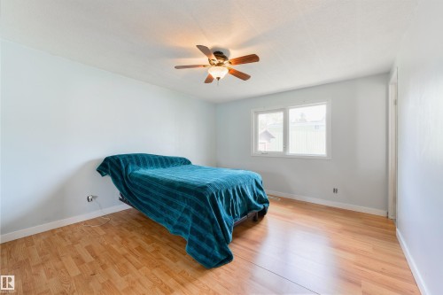 6 Hillcrest Drive, Edmonton, AB - Indoor Photo Showing Bedroom