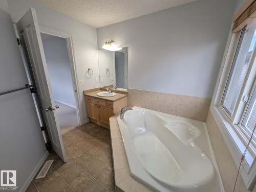 4609 163A Avenue Nw, Edmonton, AB 